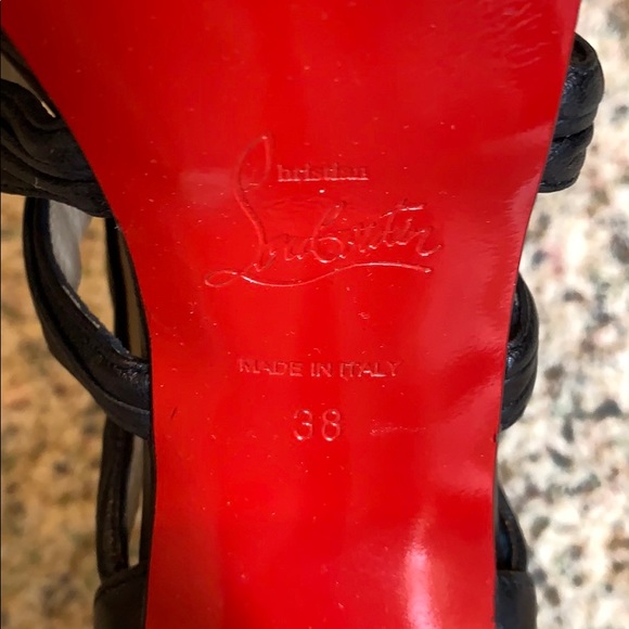 Christian Louboutin - Picture 5 of 6
